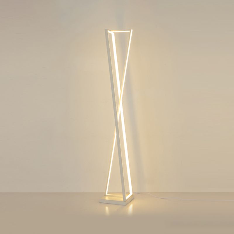 Edge Design LED Lineare Triangolo Lampade da Terra Metallo Nero Bianco Soggiorno/Camera da Letto