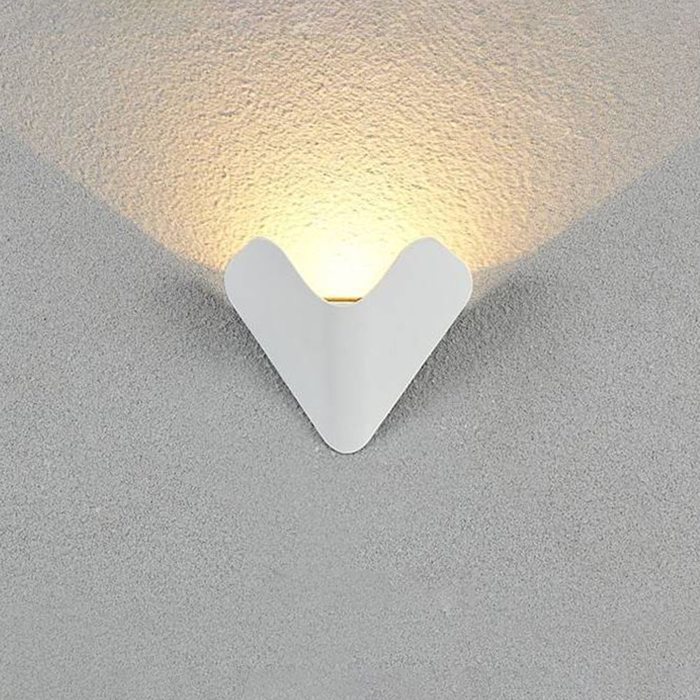 Orr Minimalista Triangolo Metallo LED Applique da Esterno Nero/Bianco